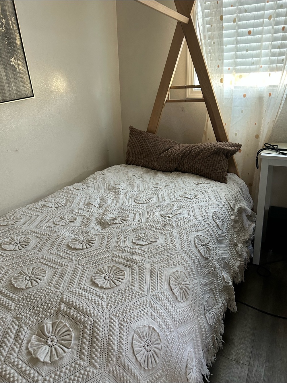 Textured White Crochet Bedspread - Elegant Home Bedding - Picture 3 of 3